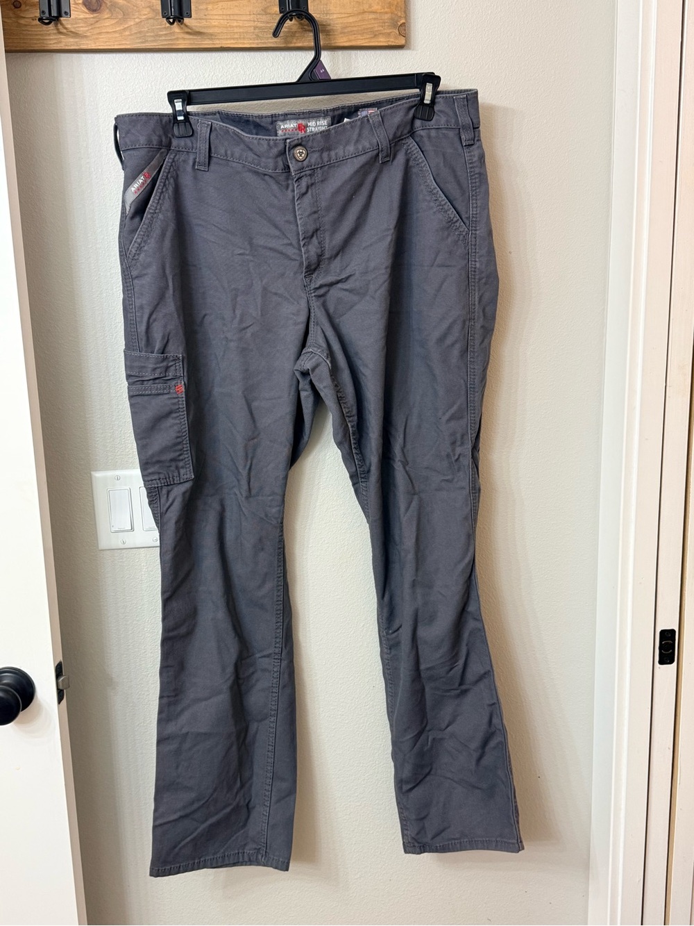 FR Ariat Women's Straight-Leg Jeans in Gray 32L